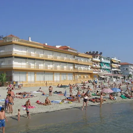 Apartment 7 Spacious In Featuring A Balcony And Paralia Katerinis